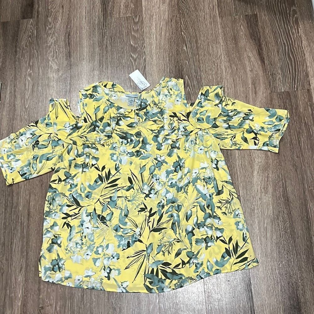 NWT Catherine cold shoulder flower blouse. 1X